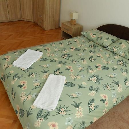 Dobi Apartmani Wing ยาโกดินา ภายนอก รูปภาพ